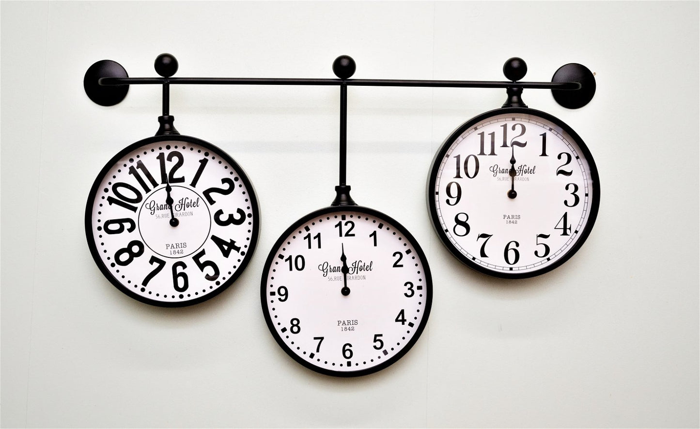 Metal Wall Clocks, Set of 3 Hanging