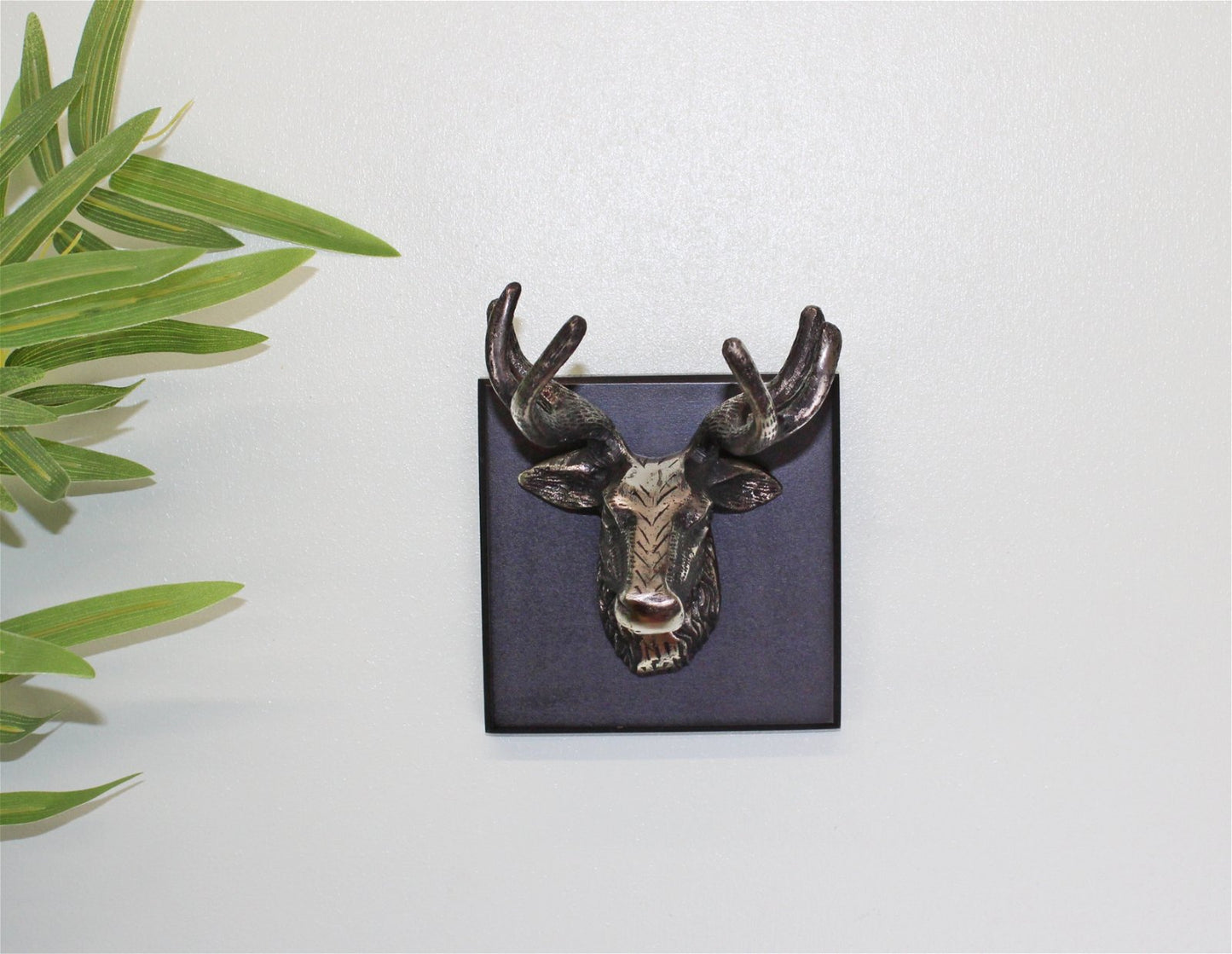 Single Stags Head Wall Mounted Ornament