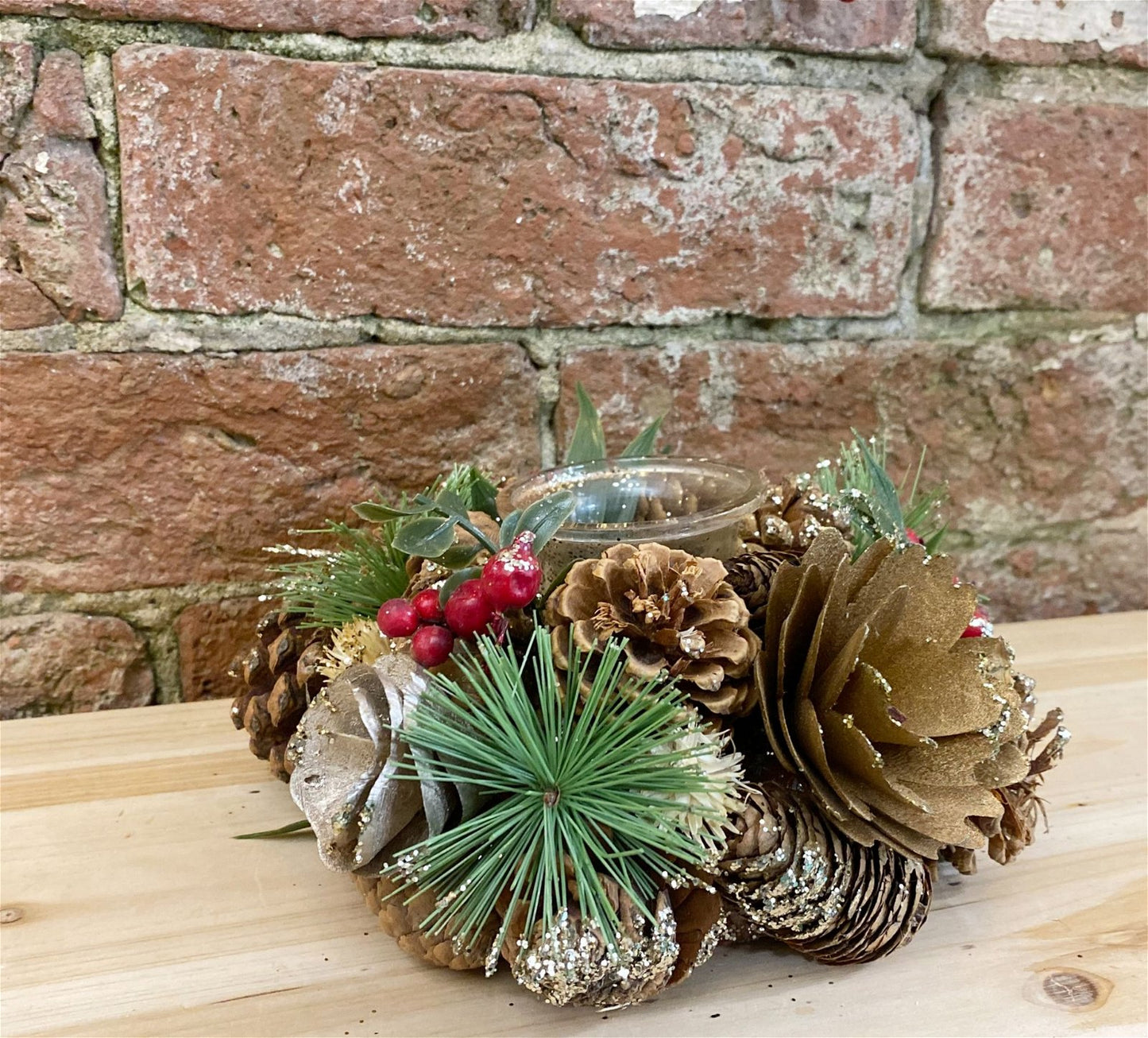 Fir Cone & Berry Botanical Tea Light Holder